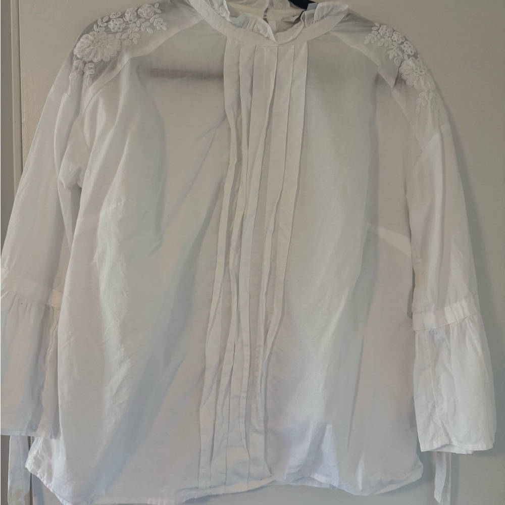 Chic White Blouse with Floral Embroidery